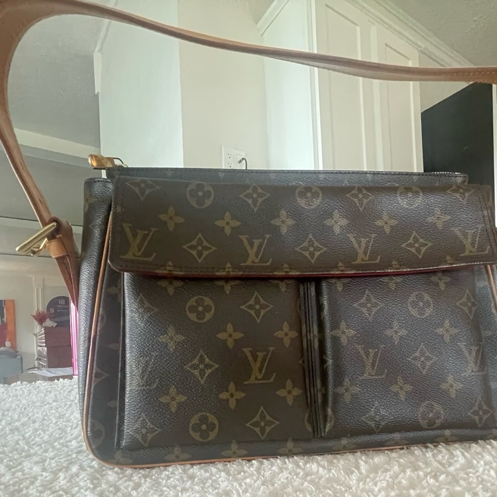 Authentic Louis Vuitton Vive Cite GM Authentic bag
